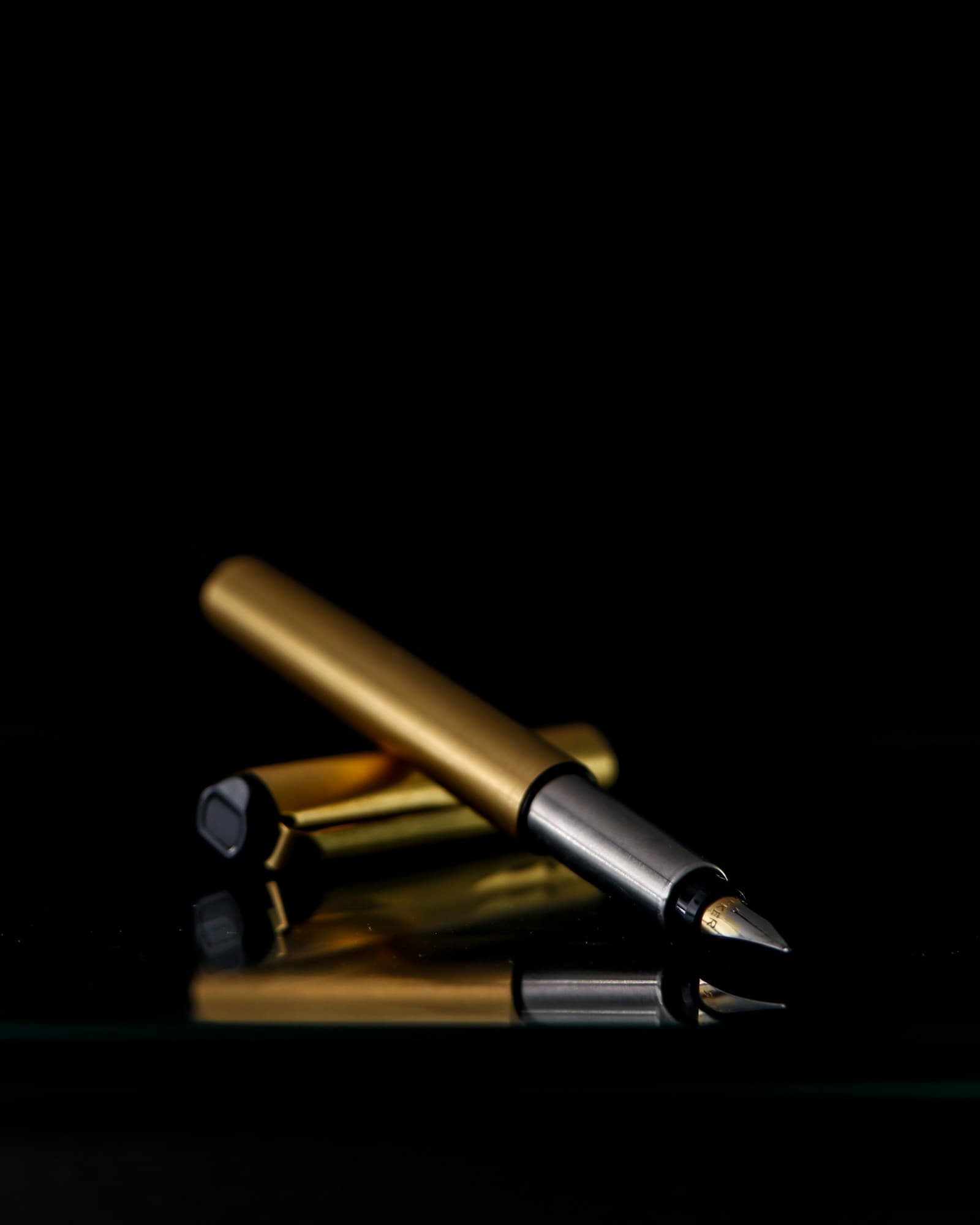 Pluma fountain pen dorada